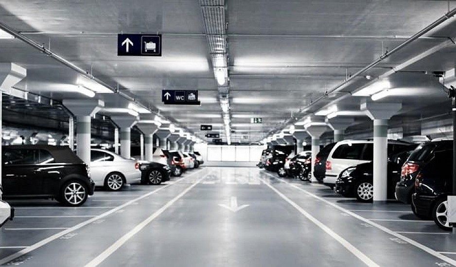 Στο Θεό τα ενοίκια πάρκινγκ: Μετατρέπουν ξενοίκιαστα καταστήματα σε parking