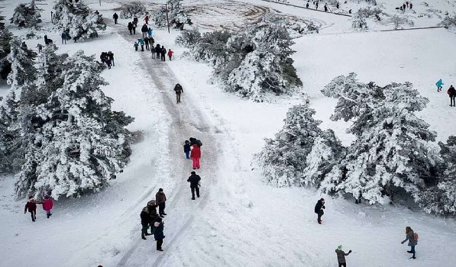 Χιόνια στην Πάρνηθα - "Στα λευκά" το Μπάφι