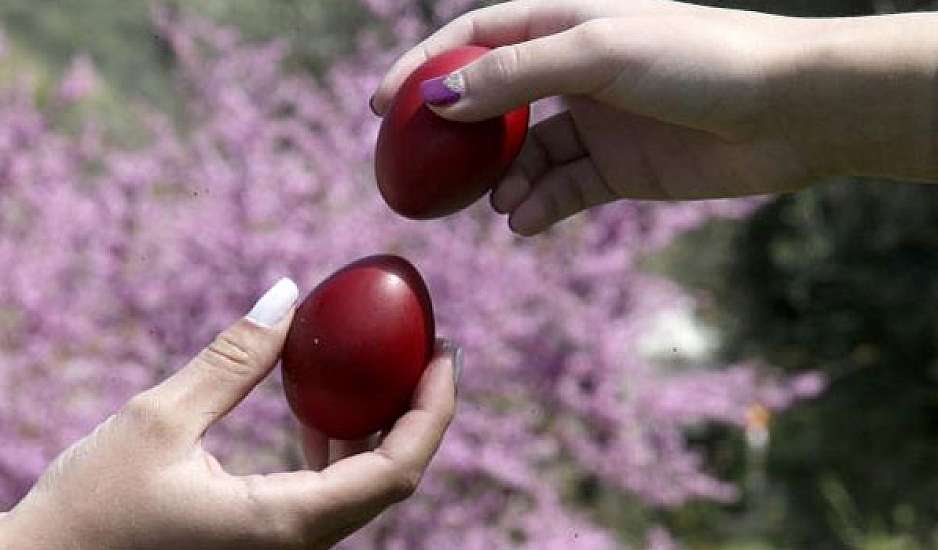 Πάσχα: Τα απόλυτα tips για κατακόκκινα αυγά