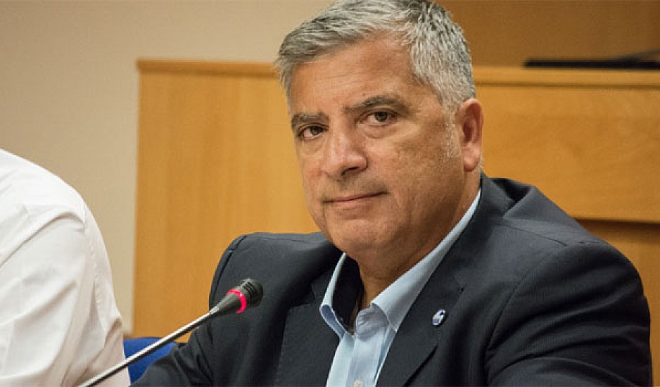 Επιστολή Πατούλη σε Τροχαία και Εισαγγελία - Ζητά παρέμβαση για «παράνομη αφισοκόλληση» του ΣΥΡΙΖΑ