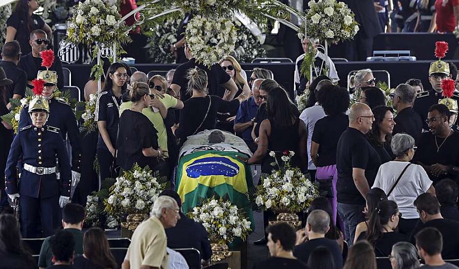 Η Βραζιλία αποχαιρετά τον Πελέ - Live εικόνα από την κηδεία του Βασιλιά