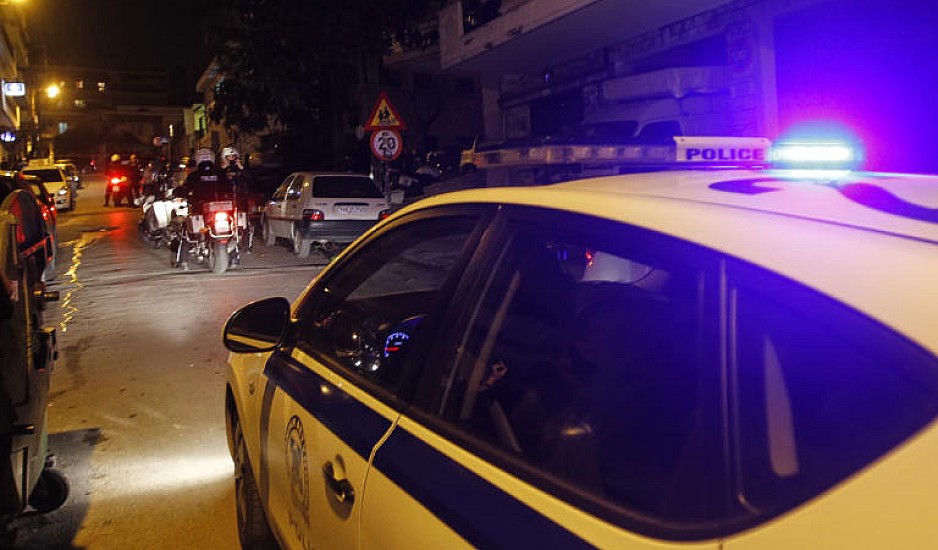 Θεσσαλονίκη: Επίθεση με σφυρί στην είσοδο πιτσαρίας – «Με χτυπούσαν μπροστά στην σύζυγο και στον πατέρα μου»