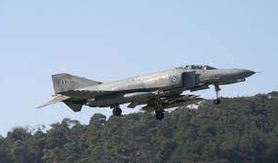 Πολεμική Αεροπορία: Δεν πρόλαβαν να εγκαταλείψουν το F-4 οι χειριστές του