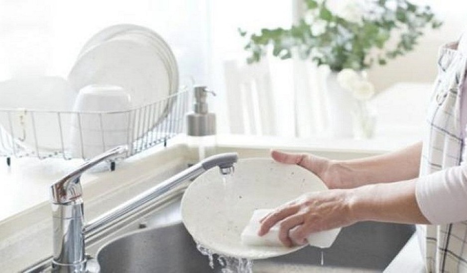 Το υγρό πιάτων έχει 5 απίθανες χρήσεις για τις οποίες δεν είχες ιδέα