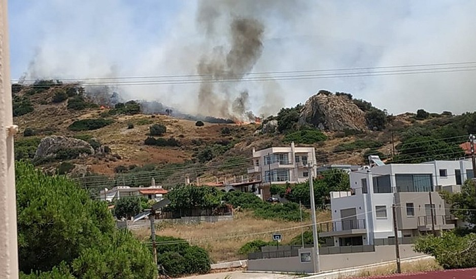 Πυρκαγιά στο Λαγονήσι: Εκκενώνονται σπίτια