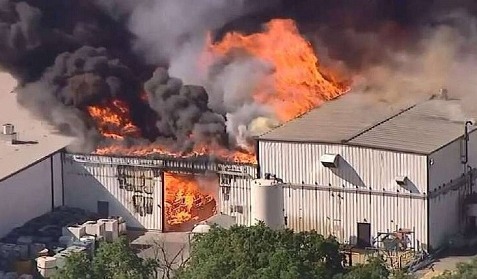 ΗΠΑ: Μεγάλη φωτιά μετά από έκρηξη σε χημικό εργοστάσιο - Εκκενώνονται σπίτια