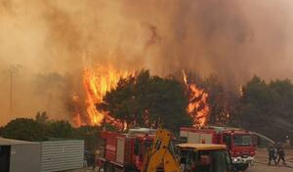 Φωτιά στη Ζάκυνθο: Εκκενώνεται και το χωριό Αγαλάς