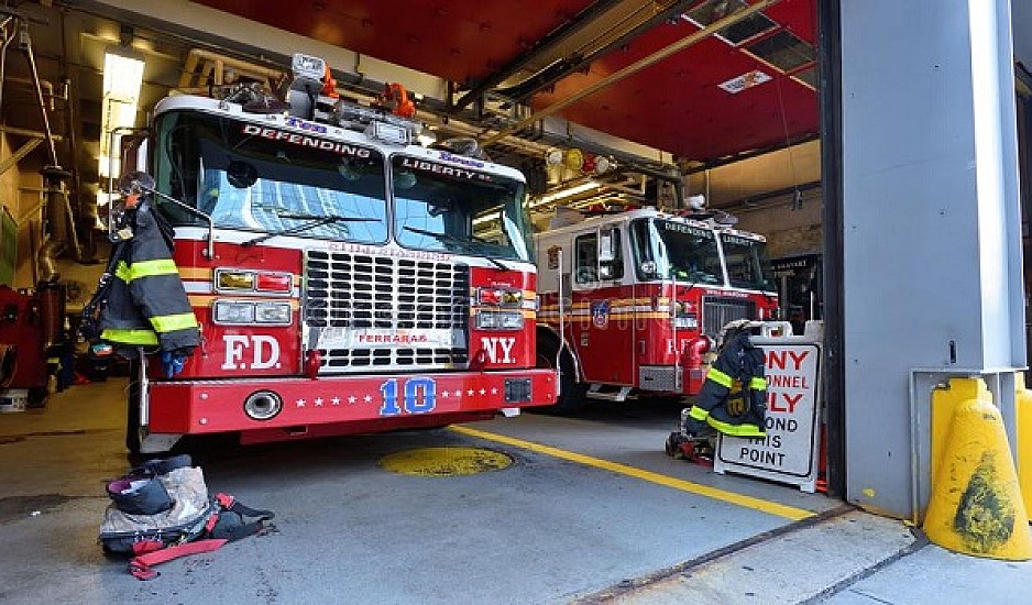 Ζευγάρι πυροσβεστών γύρισαν αισθησιακό βίντεο  μέσα στον πυροσβεστικό σταθμό