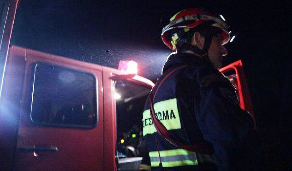Αυτοκίνητο τυλίχθηκε στις φλόγες στο Μαρούσι: Δύο πυροσβεστικά στο σημείο