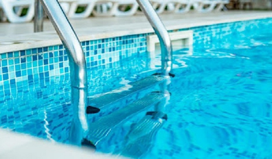 Αγωγή μαμούθ Γάλλων για τον πνιγμό των δύο παιδιών τους σε πισίνα ξενοδοχείου στη Ρόδο