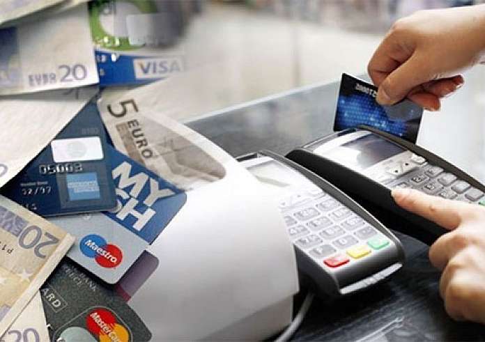 Υποχρεωτικά τα μηχανήματα POS σε delivery, ταξί και όσους δουλεύουν ακόμα με μετρητά
