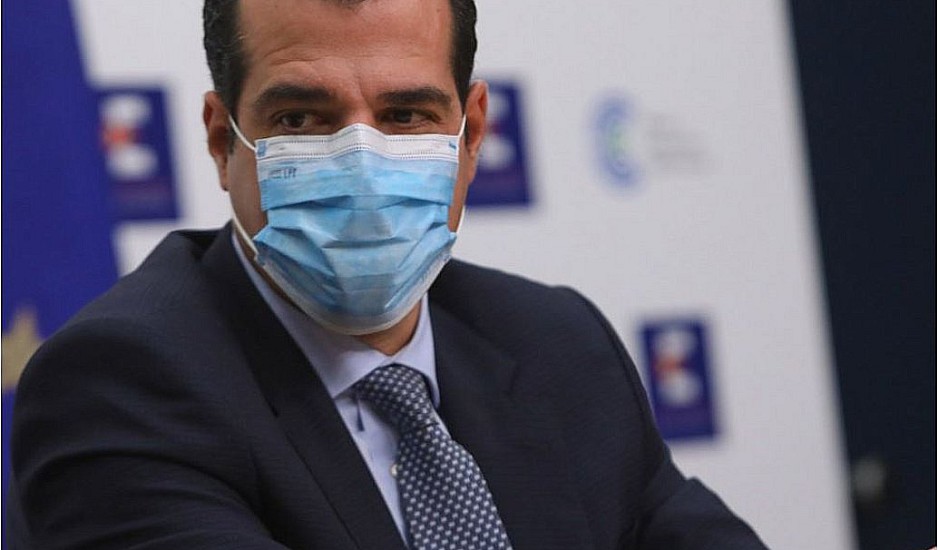Κοζάνη: Ανεμβολίαστοι υγειονομικοί αποδοκίμασαν τον υπουργό Θάνο Πλεύρη