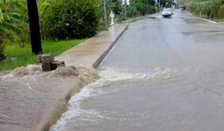 Πλημμύρες και καταστροφές από την νεροποντή στη Ζάκυνθο