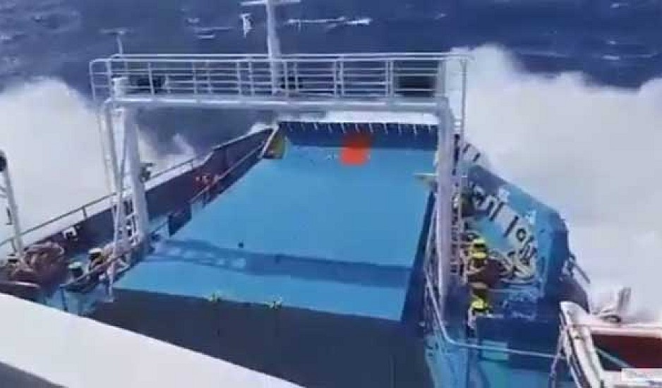 Συγκλονιστικό βίντεο με το πλοίο για Γαύδο που παλεύει με τα κύματα