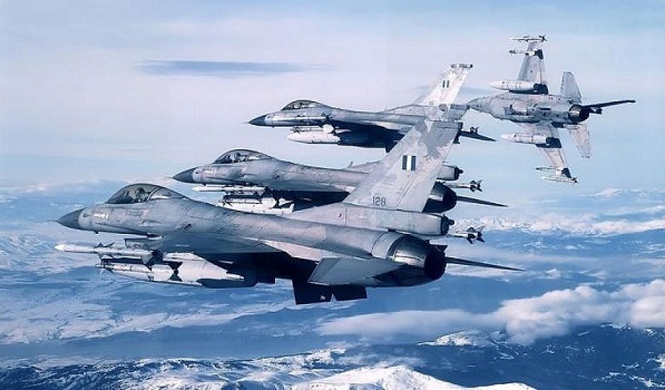 Ελληνικά πολεμικά αεροσκάφη πετούν πάνω από τη Βόρεια Μακεδονία