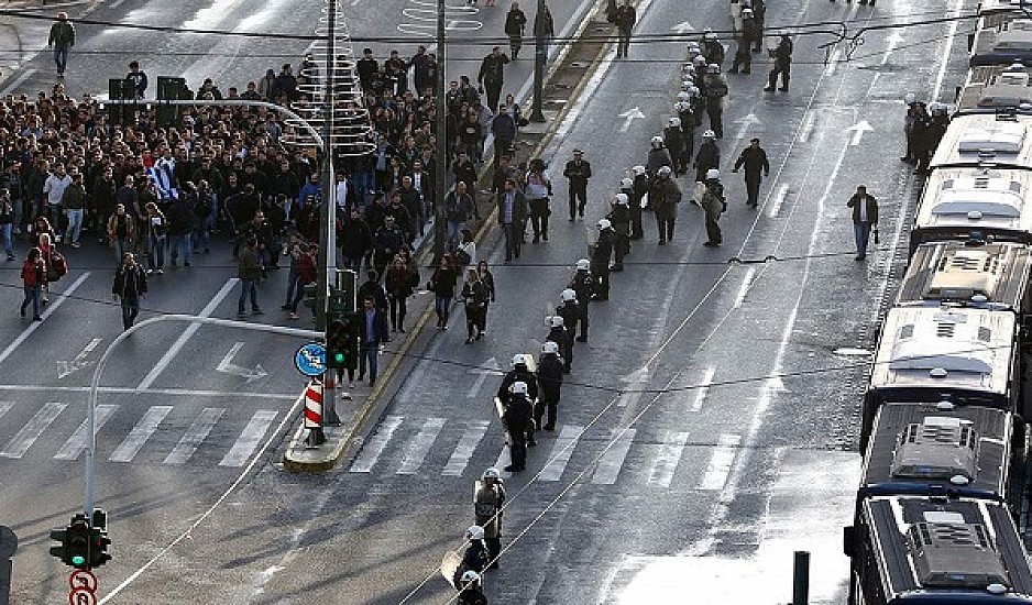 Αστακός η Αθήνα για την πορεία της 49ης επετείου της εξέγερσης του Πολυτεχνείου
