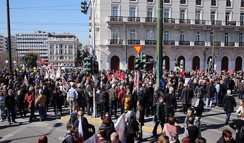 Άνοιξαν οι δρόμοι στο κέντρο της Αθήνας, ολοκληρώθηκαν οι απεργιακές κινητοποιήσεις