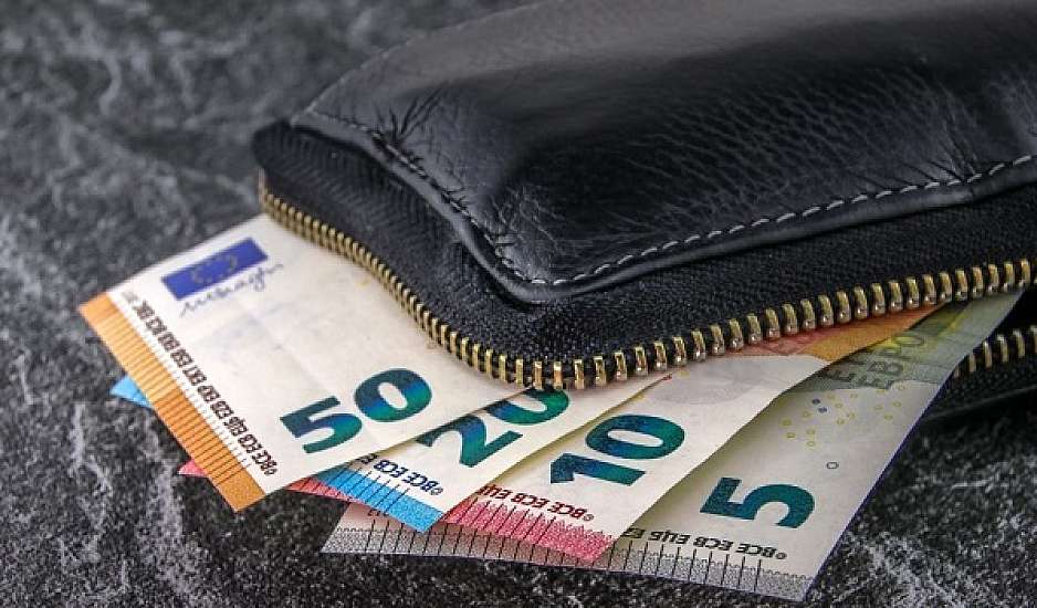 Αιτωλικό: Βρήκε πορτοφόλι με 1.000 ευρώ και το παρέδωσε