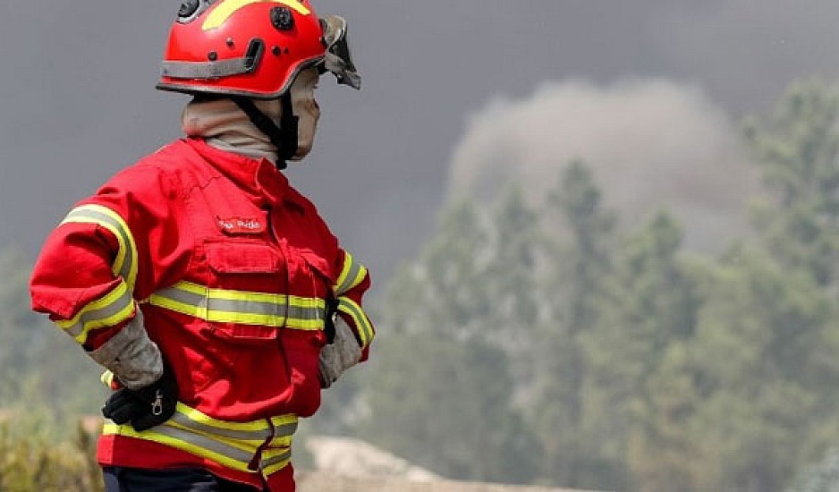 Υπό έλεγχο τέθηκε η μεγάλη πυρκαγιά στη Πορτογαλία - Πυροσβέστες παραμένουν στο σημείο