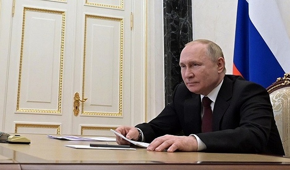 Κρεμλίνο: Ο Πούτιν συζητάει τη σύνδεση του ρουβλίου με τον χρυσό