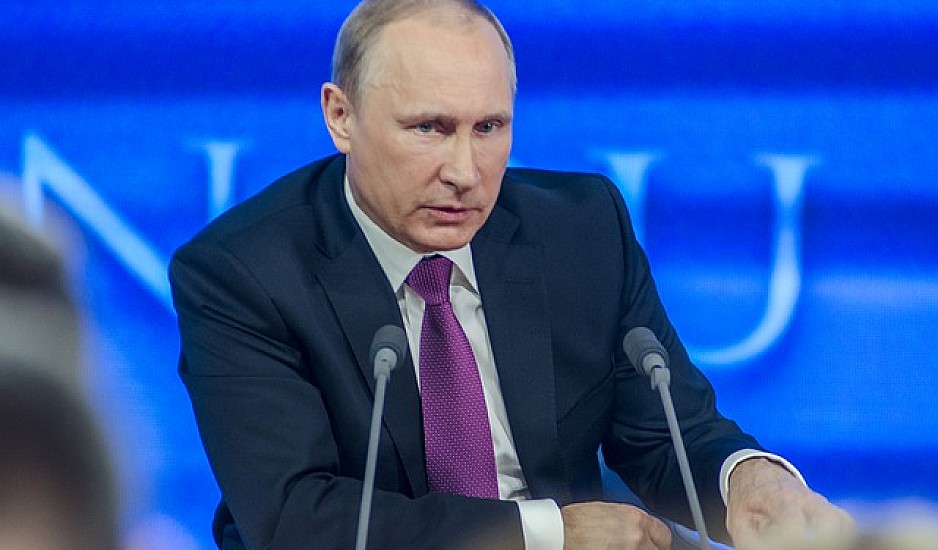 Πανηγυρισμοί στο Κρεμλίνο για τις υπερεξουσίες στον Πούτιν