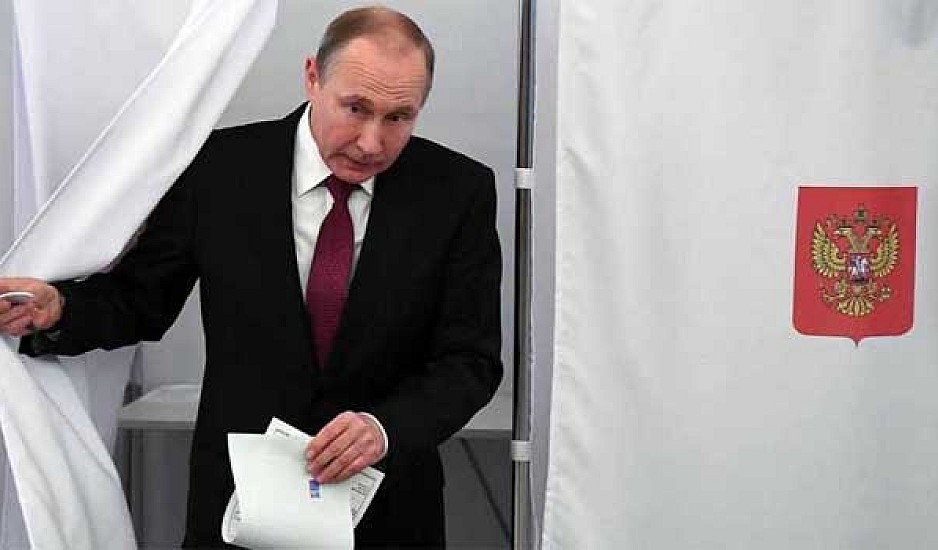 Σάρωσε στις προεδρικές εκλογές ο Πούτιν. Νοθεία καταγγέλλει η αντιπολίτευση