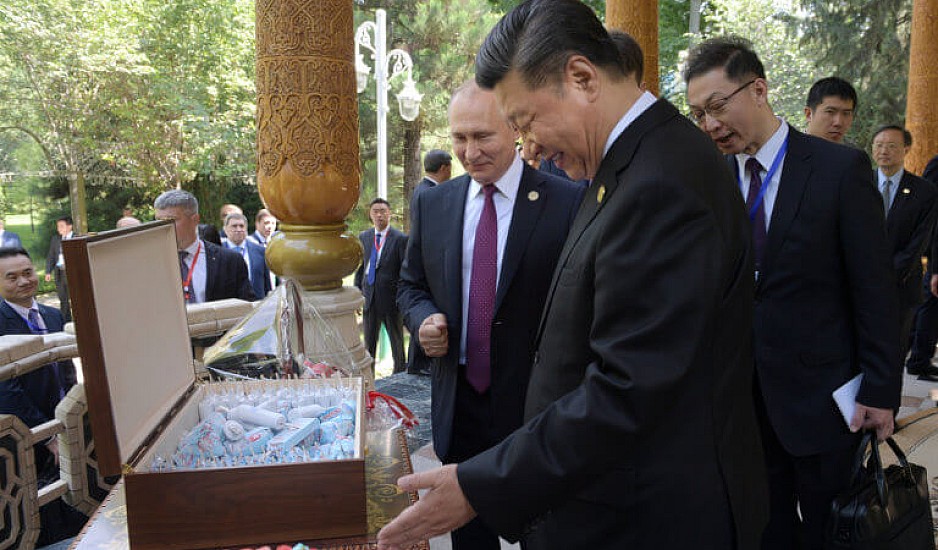 Γιατί ο Πούτιν έκανε δώρο ένα παγωτό στον Κινέζο ομόλογό του