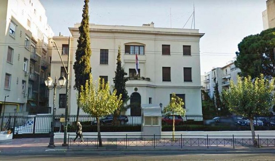 Άνδρας με μαχαίρι στην πρεσβεία της Σερβίας στην Αθήνα