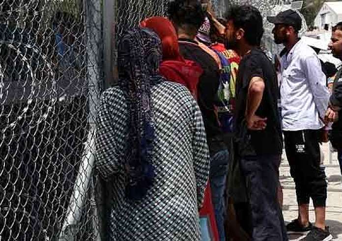 «Συχνά κλαίω, προσπάθησα να αυτοκτονήσω» - Αυτή είναι η σκληρή πραγματικότητα για τους ανήλικους πρόσφυγες