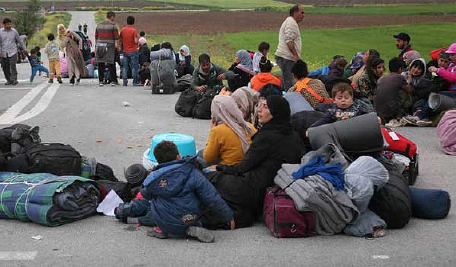 Θεσσαλονίκη: Πρόσφυγες απέκλεισαν την Εγνατία Οδό