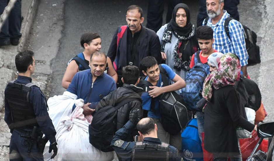 Ακυρώθηκε η μεταφορά προσφύγων σε στρατόπεδο στον Καραβόμυλο μετά και τις αντιδράσεις