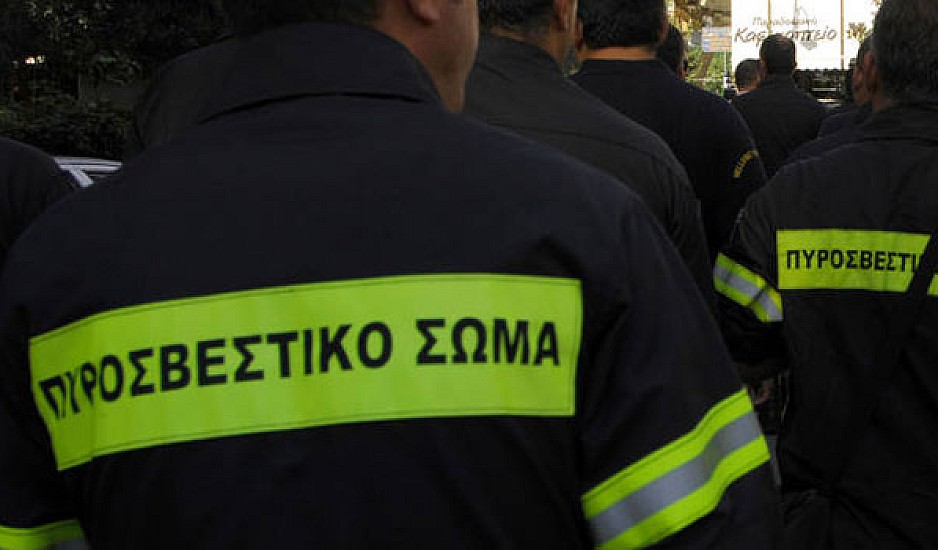 Αυτοκίνητο τυλίχτηκε στις φλόγες στη Λεωφόρο Αθηνών