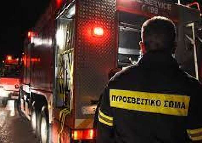 Φωτιά σε εργοστάσιο με πάνελ φωτοβολταϊκών στον Ασπρόπυργο