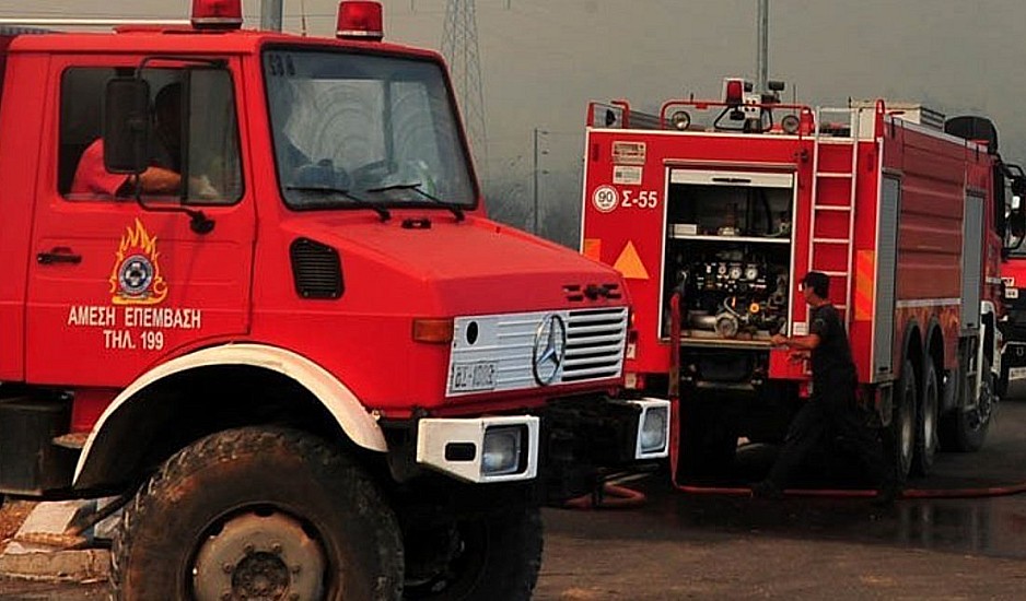 Φωτιά στο Μαρκόπουλο Αττικής - Συναγερμός στην Πυροσβεστική
