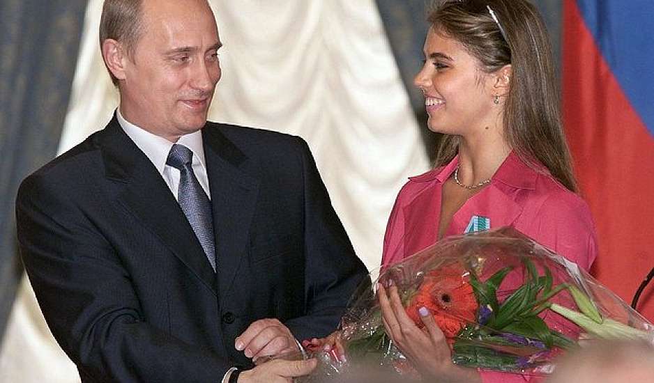 Βλαντίμιρ Πούτιν: Πού κρύβονται η σύντροφός του και τα τέσσερα παιδιά τους