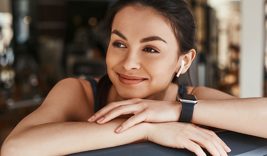 Πώς να επιλέξεις ένα βολικό και στιλάτο smartwatch γυναικείο