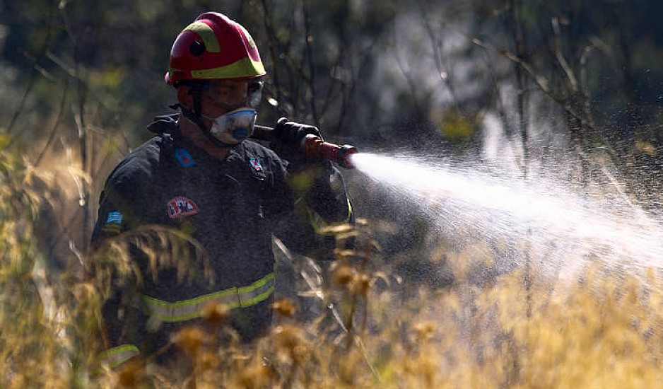 Τα νέα από το μέτωπο των φωτιών. Χθες είχαμε 106 δασικές πυρκαγιές. Aντιμετωπίστηκε η πυρκαγιά στο Πέραμα
