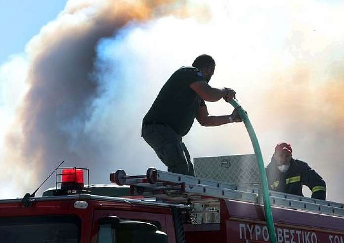 Κρήτη: Φωτιά σε βιομηχανία στο Ηράκλειο - Εργάτης υπέστη εγκαύματα