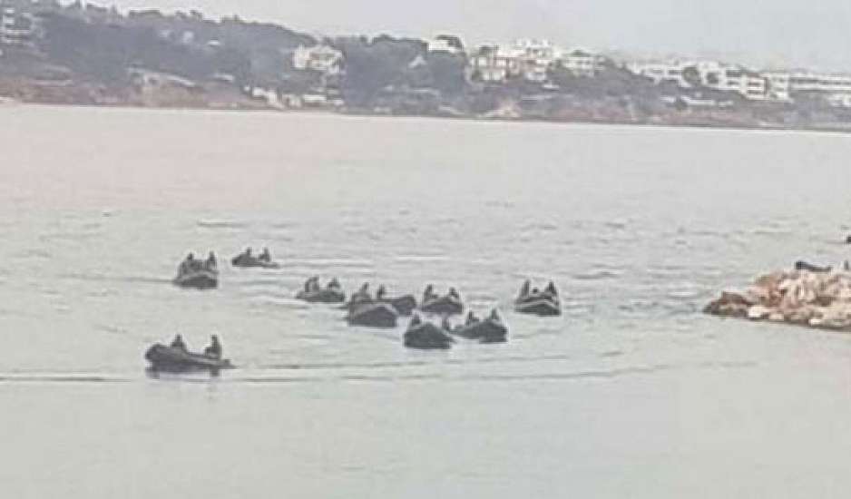 Βατραχάνθρωποι στη θάλασσα της Ραφήνας για τον εντοπισμό αγνοουμένων