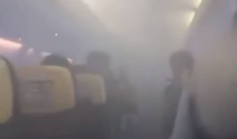 Πανικός σε πτήση: Η καμπίνα του αεροπλάνου γέμισε καπνούς