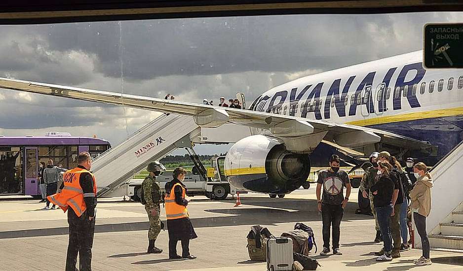 Τέλος η αγωνία για τους 170 επιβάτες: Προσγειώθηκε στο Βίλνιους η πτήση της RyanAir - Έντονη κατακραυγή
