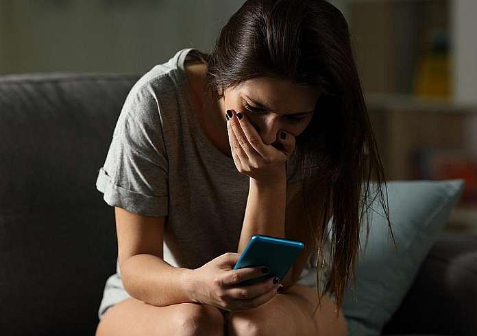 Αμαλιάδα: Την εκβίασαν και δημοσίευσαν γyμνό της βίντεο στα social media
