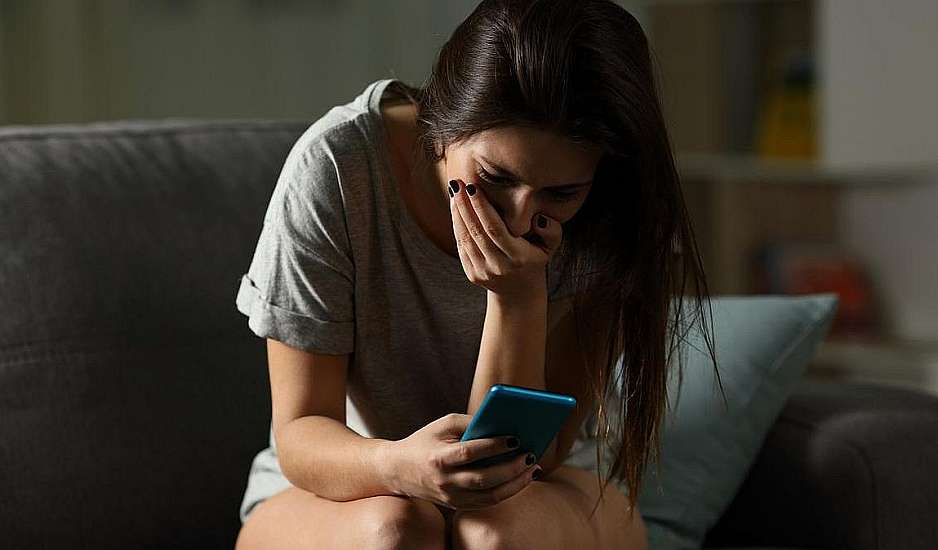 Αμαλιάδα: Την εκβίασαν και δημοσίευσαν γyμνό της βίντεο στα social media