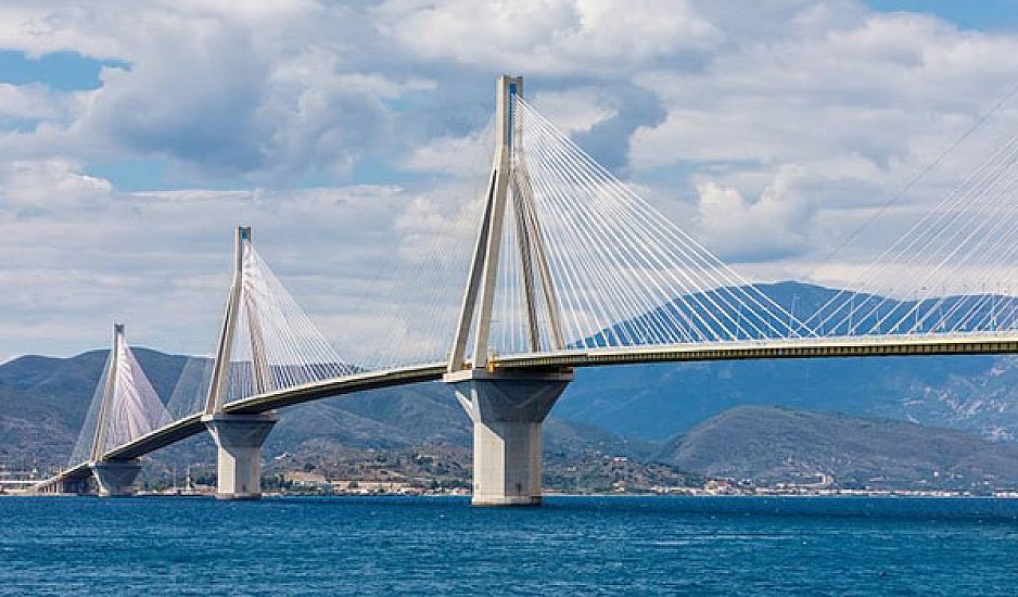 Δυτική Ελλάδα: Ανατροπή αυτοκινήτου στη γέφυρα Ρίου Αντιρρίου