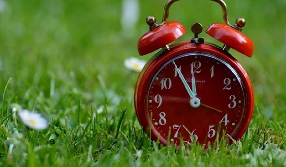 Αλλαγή ώρας: Πότε γυρίζουμε τα ρολόγια - Τι προβλέπει η απόφαση της ΕΕ