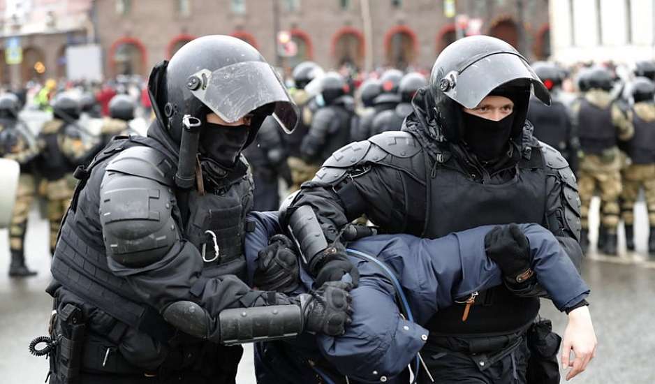 Ρωσία: Ένοπλος συνελήφθη αφού άνοιξε πυρ σε στρατολογικό κέντρο
