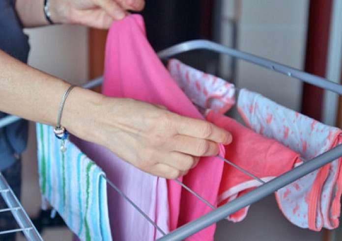 Τρεις φυσικοί τρόποι για να απαλλαγείτε από τη μούχλα στα ρούχα σας