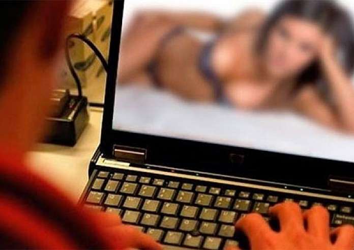 Αναζητούσαν έφηβη επί έναν χρόνο και την εντόπισαν να πρωταγωνιστεί σε «ροζ βίντεο»
