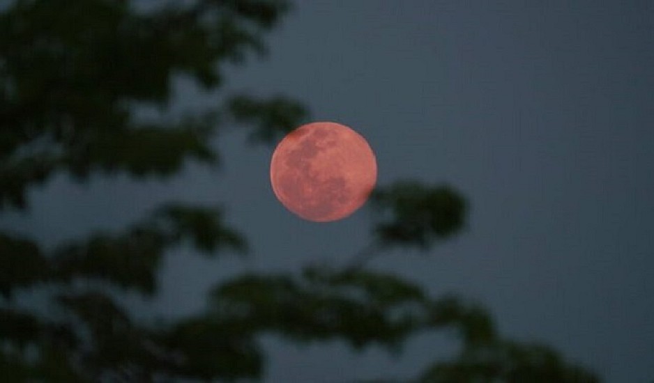 Πανσέληνος Απριλίου: Σήμερα το εντυπωσιακό ροζ φεγγάρι