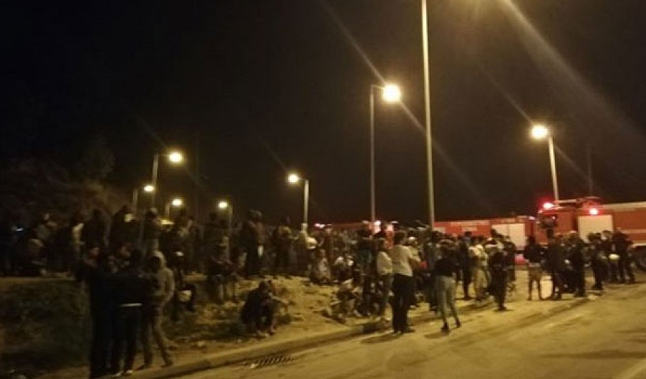 Αστυνομικές δυνάμεις έφτασαν στη Σάμο μετά τις συμπλοκές μεταναστών